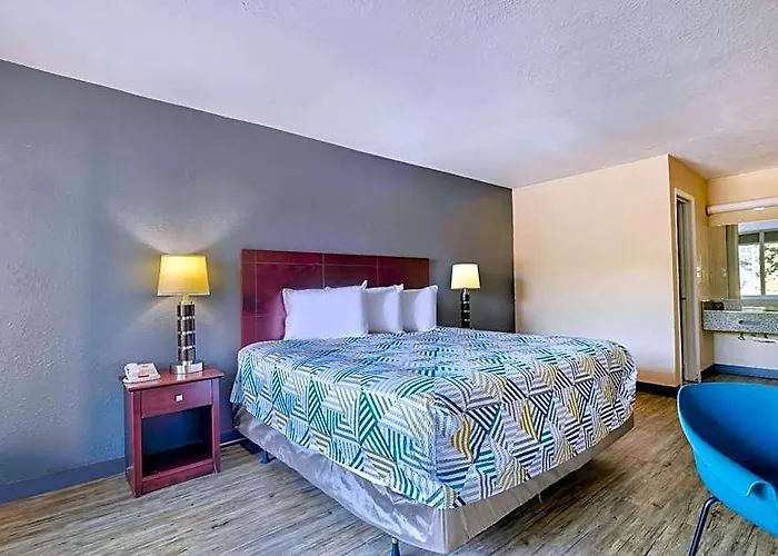 6 Effingham, Il Hotel 2*
