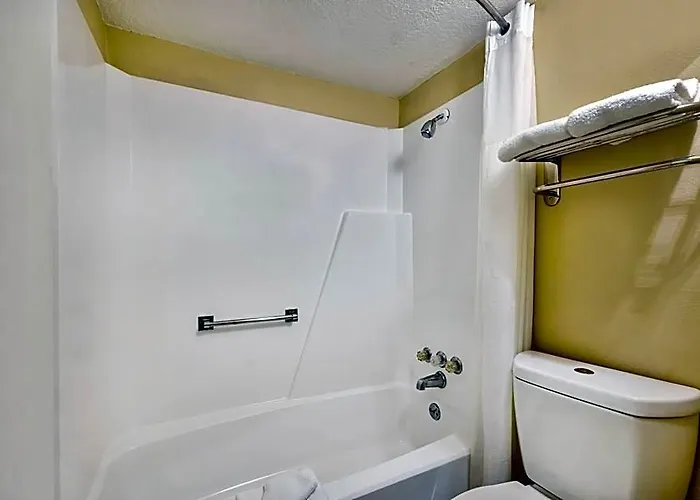 6 Effingham, Il Hotel 2*